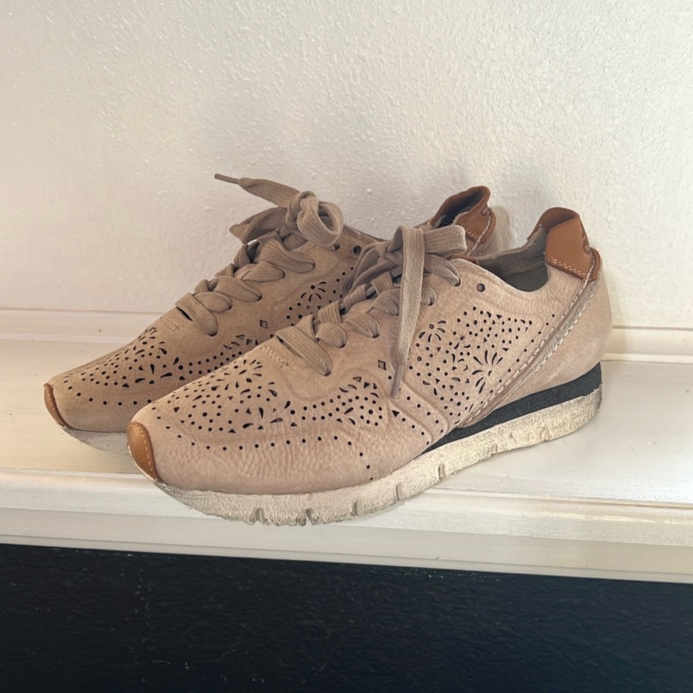 Otbt laser cut lace up sneakers size 8.5